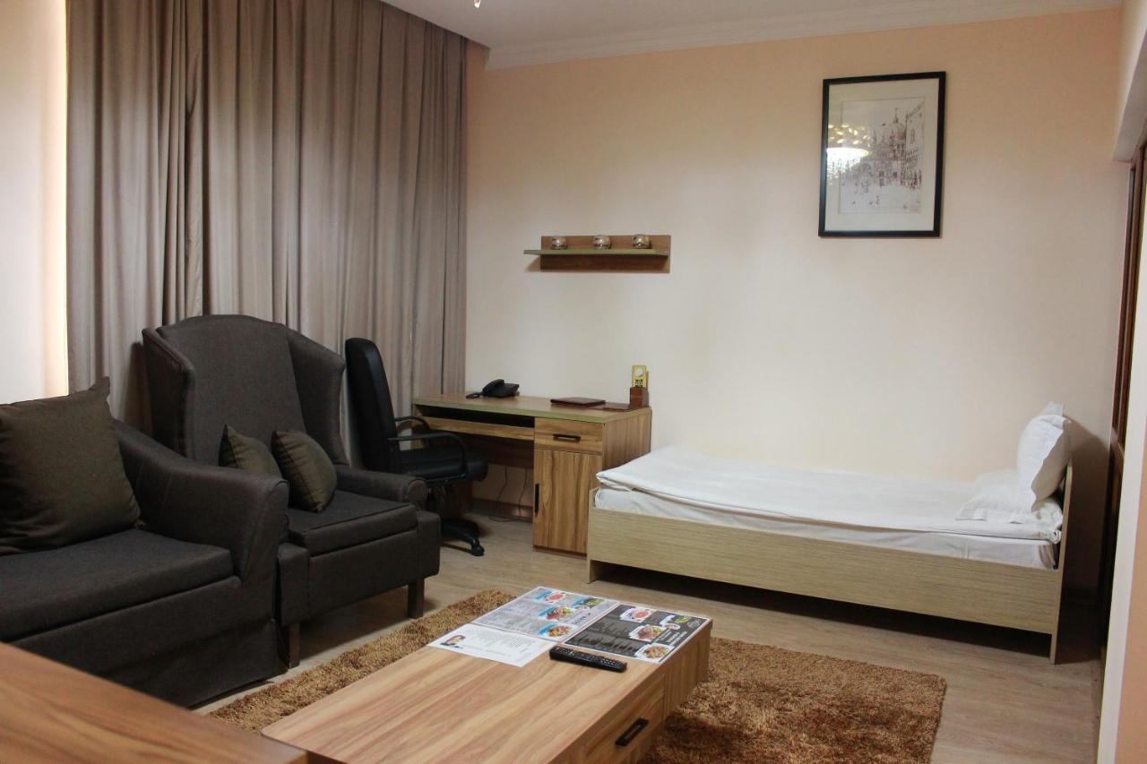 Atyraū Atb Grand Hotel מראה חיצוני תמונה